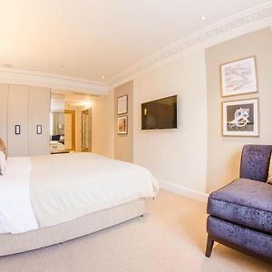 King or Twin Room Inland View